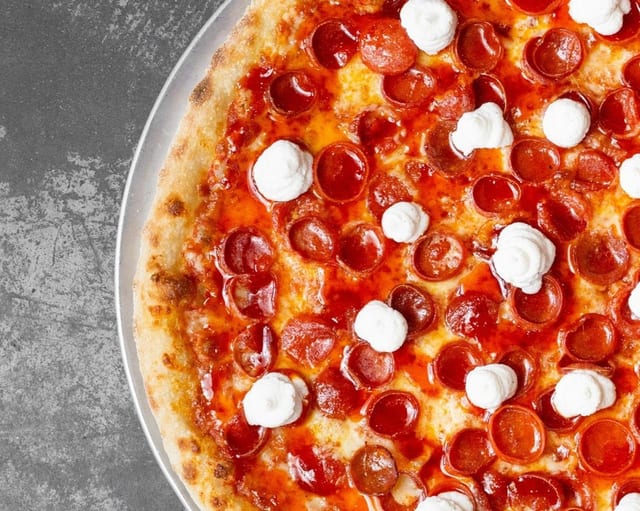 Devil's Kiss Pizza (16").